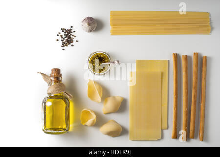 Mélange de cuisine italienne sur le fond blanc Banque D'Images