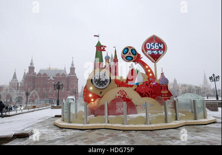 Moscou, Russie. 26 Nov, 2016. Un compte à rebours réveil pour le début de la Coupe du Monde de football 2018 qui se tiendra en Russie peut être vu à Moscou, Russie, le 26 novembre 2016. Photo : Bernd Weißbrod/dpa/Alamy Live News Banque D'Images