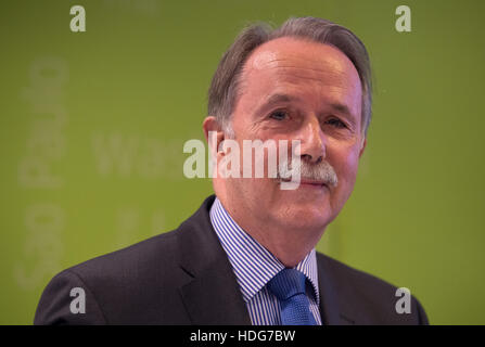 Berlin, Allemagne. Dec 12, 2016. Klaus-Dieter Lehmann, Président de l'Institut Goethe parle au cours de la conférence de presse annuelle à Berlin, Allemagne, 12 décembre 2016. Photo : Rainer Jensen/dpa/Alamy Live News Banque D'Images