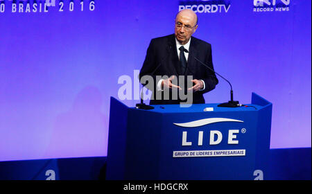 SÃO PAULO, SP - 12.12.2016 : PRÊMIO LÍDERES DO BRASIL 2016 - ministre imagée, Henrique Meirelles. C'est arrivé tard le lundi (12) et 2016, le Brésil Leaders Award dans la zone Morumbi de Bandeirantes Palace au sud de la ville, une initiative de chefs d'entreprise (LIDE). (Photo : Aloisio Mauricio/Fotoarena) Banque D'Images