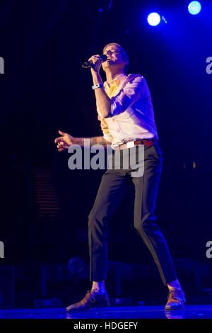 Inglewood, Californie, USA. Dec 11, 2016. ANDREW MCMAHON durant la presque KROQ Acoustic concert de Noël à l'instance à Inglewood, Californie © Daniel DeSlover/ZUMA/Alamy Fil Live News Banque D'Images