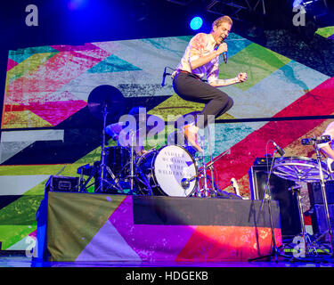 Inglewood, Californie, USA. Dec 11, 2016. ANDREW MCMAHON durant la presque KROQ Acoustic concert de Noël à l'instance à Inglewood, Californie © Daniel DeSlover/ZUMA/Alamy Fil Live News Banque D'Images