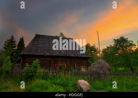 Coucher du soleil en Maramures Banque D'Images