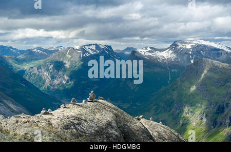 Vue panoramique à partir de Dalsnibba sommet de fjord de Geiranger, Norvège. Banque D'Images