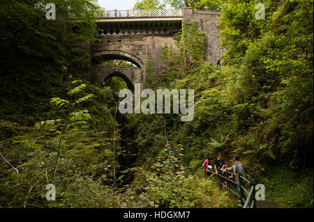 Tourisme au Pays de Galles : l'emblématique trois ponts sur la rivière Mynach à Devil's Bridge, Ceredigion, pays de Galles, Royaume-Uni Banque D'Images