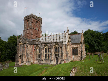 L'église du Saint-Esprit, Crowcombe, Somerset. Du gothique tardif, vu du sud, de grès rouge Banque D'Images