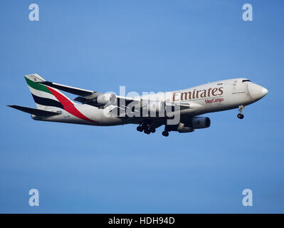 OO-THD (avion) sur la piste à Schiphol final pic 18R4 Banque D'Images