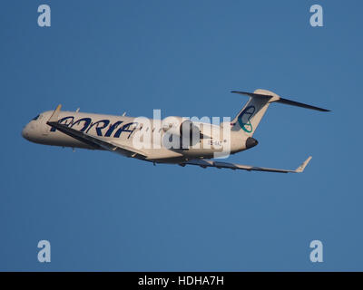 S5-AAZ Adria Airways Canadair CL-600-2C10 Regional Jet de décoller de la piste de Schiphol 36C PIC3 Banque D'Images