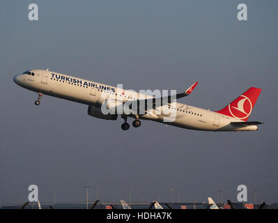 TC-JSJ Turkish Airlines Airbus A321-231(WL) décollage Piste de Schiphol 36C PIC1 Banque D'Images