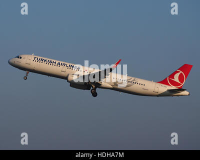 TC-JSJ Turkish Airlines Airbus A321-231(WL) décollage Piste de Schiphol 36C PIC2 Banque D'Images