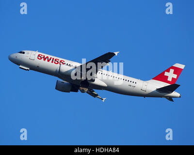 HB-IJP - Airbus A320-214 - Swiss le décollage de la piste de Schiphol 36C PIC2 Banque D'Images