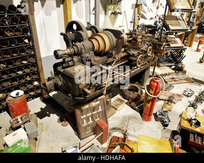 La Draaibank, installée dans le Ford Museum, est une machine hollandaise historique utilisée pour tourner le bois. Il présente les premiers savoir-faire artisanal et les avancées technologiques dans l'industrie du bois au cours du 18ème siècle. Banque D'Images