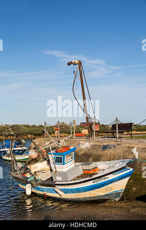 Bateaux amarrés à Fuseta, Algarve, Portugal Banque D'Images