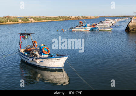 Bateaux amarrés à Fuseta, Algarve, Portugal Banque D'Images