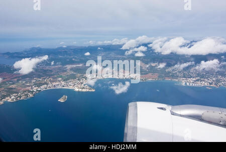 Vue aérienne sur la baie de Palma sur une journée ensoleillée en octobre à Palma de Majorque, Iles Baléares, Espagne. Banque D'Images