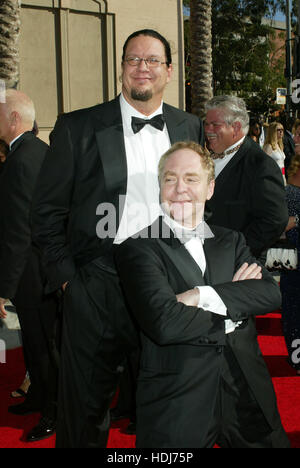 Penn et Teller en 2004 Primetime Creative Arts Emmy Awards au Shrine Auditorium le 12 septembre 2004 à Los Angeles, Californie. Crédit photo : Francis Specker Banque D'Images