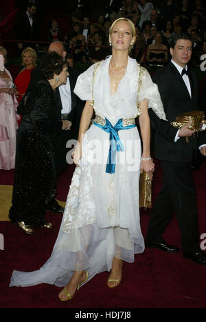 Uma Thurman à l'Academy Awards à Hollywood, Californie le 29 février 2004. Crédit photo : Francis Specker Banque D'Images