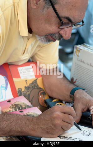 Madrid, Espagne - 28 mai 2016 : l'illustrateur et dessinateur Espagnol Jose Maria Gallego dans la foire du livre de Madrid. Banque D'Images