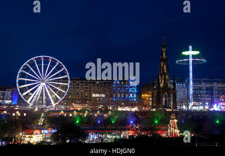 Noël illuminations et feux d'édimbourg fun fair, à l'Est des jardins de Princes Street, l'Écosse Royaume-uni 2016 Banque D'Images