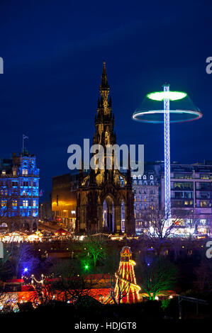 Noël illuminations et feux d'édimbourg fun fair, à l'Est des jardins de Princes Street, l'Ecosse UK Banque D'Images