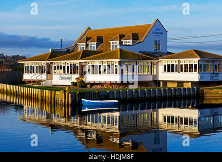 Le Riverside restaurant de fruits de mer, West Bay, Bridport, Dorset, Angleterre, Royaume-Uni Banque D'Images