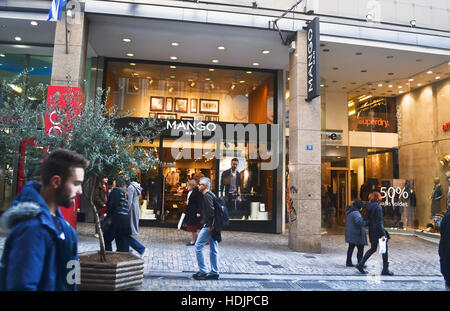 Les mangues et autres boutiques dans la rue Ermou Athens Grèce Banque D'Images