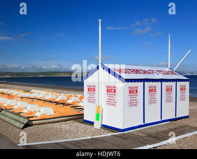 Location de pédalos sur la plage de Weymouth, Dorset, Angleterre, Europe Banque D'Images