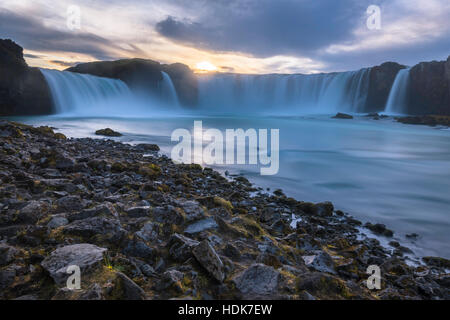 La Godafoss est l'une des chutes les plus spectaculaires d'Islande. Il est situé dans le district de Bardardalur Ic du Centre-Nord Banque D'Images