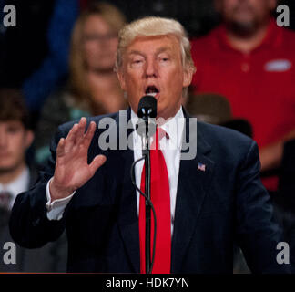 Des Moines, Iowa, USA, 8 décembre 2016, le président élu, Donald Trump à Merci Rally de Des Moines Crédit : Mark Reinstein Banque D'Images