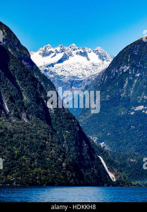 Lady Bowen Falls à Milford Sound dans Fjordland ile sud Nouvelle Zelande Banque D'Images