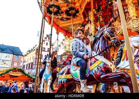 Marché de Noël attraction touristique populaire dans la région de Frankfurt am Main, Allemagne Banque D'Images