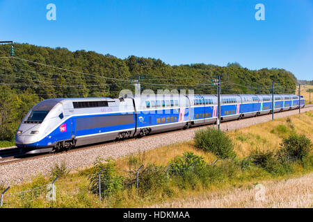 TGV Duplex en Bourgogne, France Banque D'Images