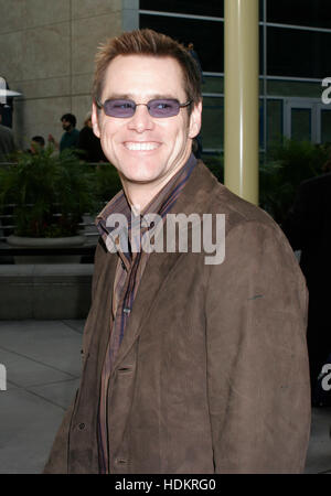 L'acteur Jim Carrey arrive à la première du film de Los Angeles du 12 décembre 2004, « Lemony Snicket's A Series of malheureux Events », au Cinerama Dome. Photo de Francis Specker Banque D'Images