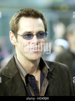 Jim Carrey à la première du film, "Lemony Snicket's A Series of Unfortunate Events" au Cinerama Dome le 12 décembre 2004 à Los Angeles. Crédit photo : Francis Specker Banque D'Images