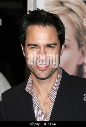 Eric McCormack à la première du film, 'plus proche' au Mann Village Theatre le 22 novembre 2004 à Los Angeles. Crédit photo : Francis Specker Banque D'Images