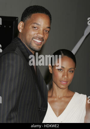 Will Smith et Jada Pinkett Smith à la première de 'Ray' le 19 octobre 2004 à Los Angeles, Californie. Crédit photo : Francis Specker Banque D'Images