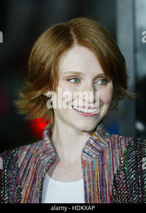 Bryce Dallas Howard lors de la première de 'Friday Night Lights' le 6 octobre 2004 à Los Angeles, Californie. Crédit photo : Francis Specker Banque D'Images