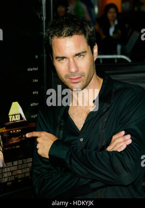 Eric McCormack à la première pour le film 'Garantie' à Los Angeles le 2 août 2004. Crédit photo : Francis Specker Banque D'Images