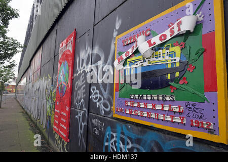 Titanic Belfast - perdu espoir de paix internationale,Mur Cupar way,l'Ouest de Belfast,NI,UK Banque D'Images