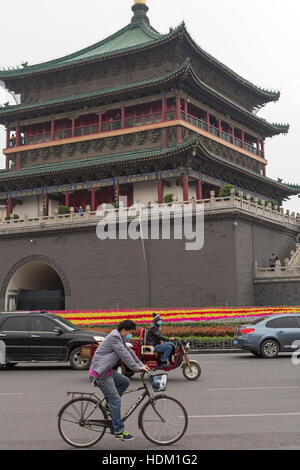 Le trafic au clocher, Xian, Shaanxi, Chine Banque D'Images