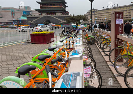 Système de partage de vélos à Bell Tower, Xian, Shaanxi, Chine Banque D'Images