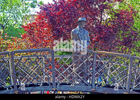 Statue de Hongrois sur le pont de la place Martyr, Pest, Budapest, Hongrie Banque D'Images