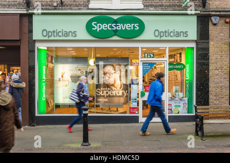 L'avant de Opticiens Specsavers sur rue Peascod à Windsor, Berkshire, Royaume-Uni. Banque D'Images