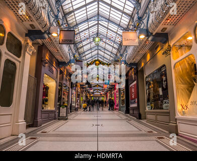 Le magnifique centre commercial Queens Arcade à Leeds, West Yorkshire, tourné en décembre 2016 Banque D'Images