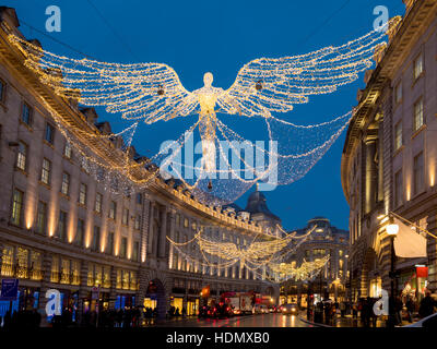 Noël illuminations dans Regent Street, London, UK. Banque D'Images