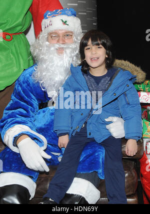 Flushing, New York, USA. 13 Décembre, 2016. Visites Leible canne avec Noé 'Santa Claus' Syndergaard mets à la fête de Noël le 13 décembre, à Citi Field à Flushing, New York. © MediaPunch Inc/Alamy Live News Banque D'Images