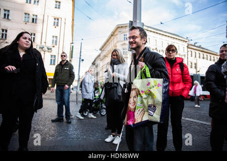 10 décembre 2016 - Prague, République tchèque - Activistic événement pour les droits des animaux, marché de Noël qui s'est passé à Prague a été faite par un mouvement 269 qui se répand et le véganisme est l'organisation d'événements dans le monde entier et choquant controversal..Décembre 10th, 2016. Andel, Prague. (Crédit Image : © David Tesinsky via Zuma sur le fil) Banque D'Images