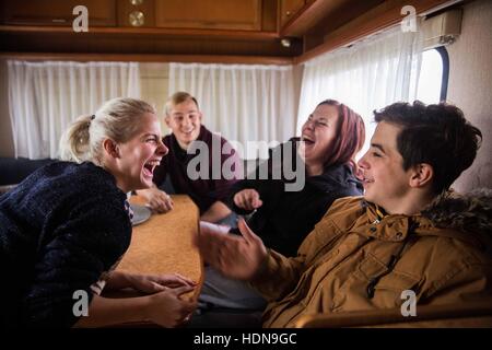 République tchèque. 20 Nov, 2016. Dans les coulisses de la vie quotidienne des gens du cirque en République tchèque (Hradec Kralove, Olomouc) © David Tesinsky/ZUMA/Alamy Fil Live News Banque D'Images