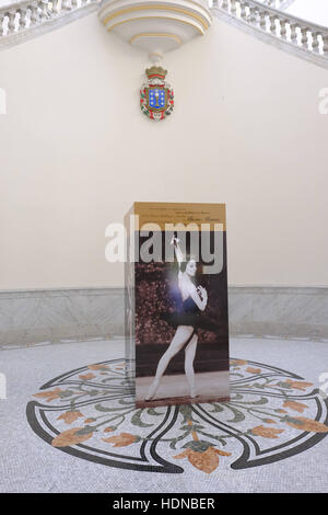 Novembre 16, 2016 - La Havane, Cuba - Grand Théâtre de La Havane situé dans le Paseo del Prado à La Havane, Cuba.Le théâtre a été la maison pour le Ballet National de Cuba et, sur sa scène principale, au Festival International de Ballet de La Havane. Équipements en Chambre : il théâtres, une salle de concert, des salles de conférence et une salle de projection vidéo, ainsi qu'une galerie d'art, un centre de chant choral, et plusieurs salles de répétition pour les compagnies de danse et des groupes danzarias...Le lieu principal est le GarcÃ-a Lorca Auditorium, avec des sièges pour 1 500..suite à d'importantes rénovations, le théâtre a rouvert ses portes le 1er janvier 2016 et Banque D'Images