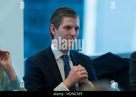 New York, USA. 14 Décembre, 2016. Eric Trump est vu dans la salle de conférence de l'organisation d'Atout au Trump Tower à New York, NY, USA le 14 décembre 2016. Credit : Albin Lohr-Jones/piscine par CNP Crédit : MediaPunch MediaPunch /Inc/Alamy Live News Banque D'Images